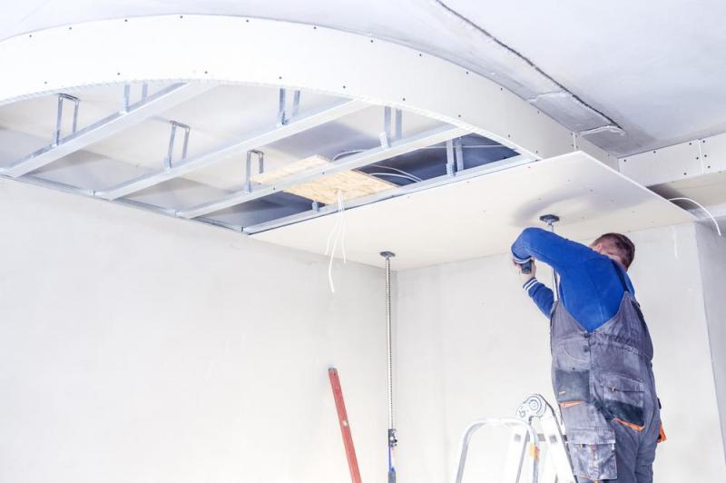 Pose de faux plafonds, avantages et solutions pour votre int&eacute;rieur